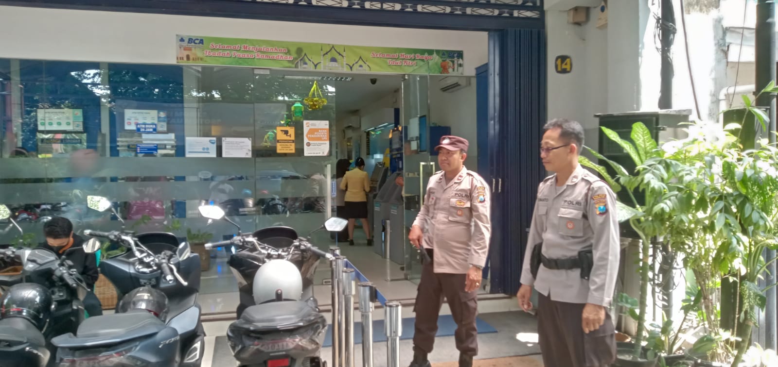 Polsek Kertosono Berikan Himbauan Kamtibmas saat Patroli di ATM Bank BCA