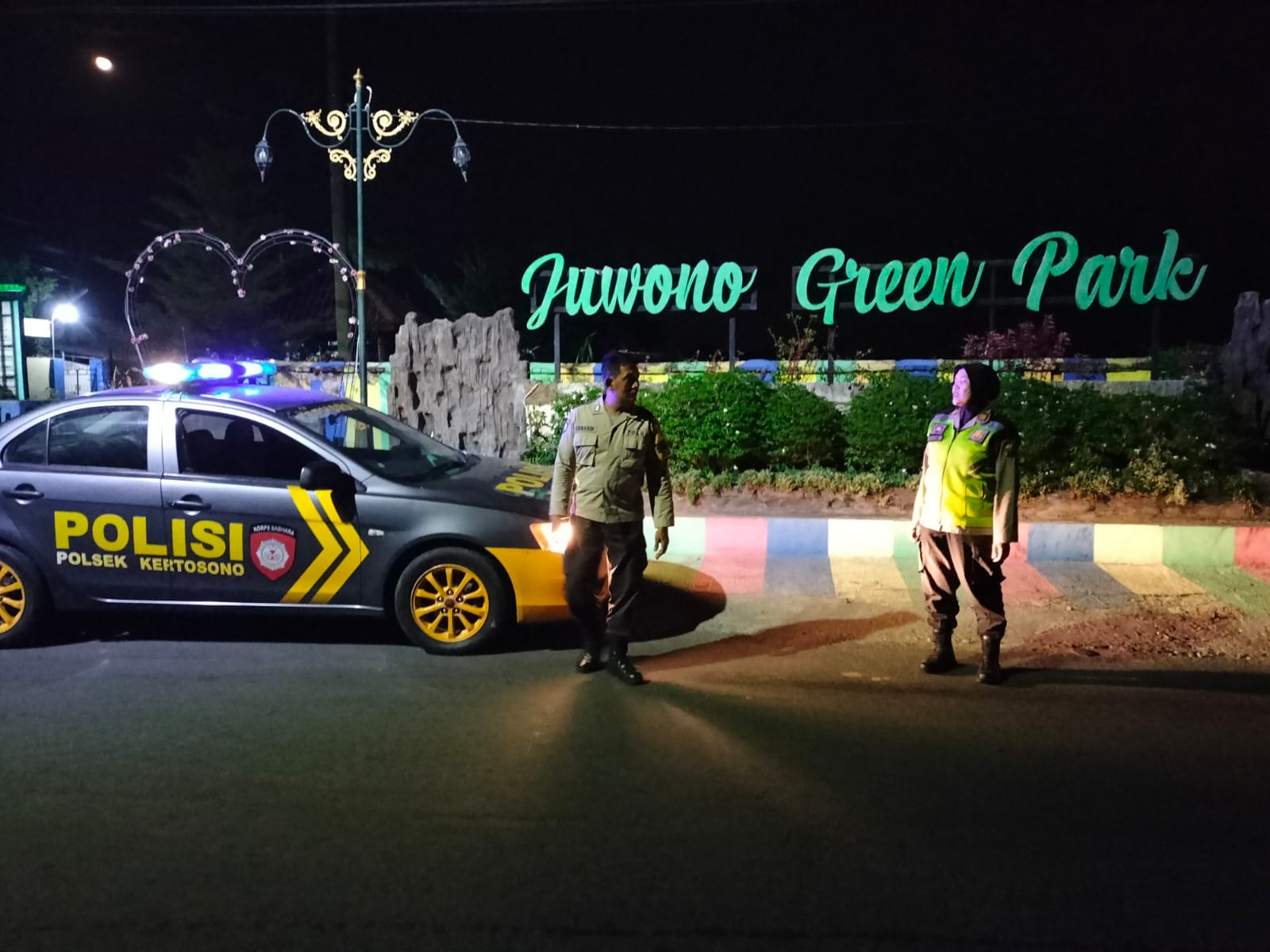 Patroli Pemukiman Cegah Tindak Kejahatan Saat Dini Hari