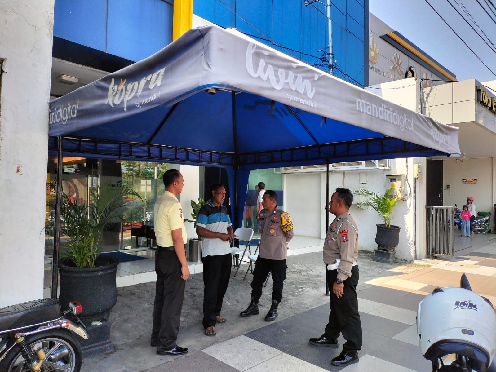 Giat Patroli Objek Vital oleh Personil Polsek Nganjuk Kota Antisipasi Kerawanan 3C dan Berikan Himbauan Kamtibmas