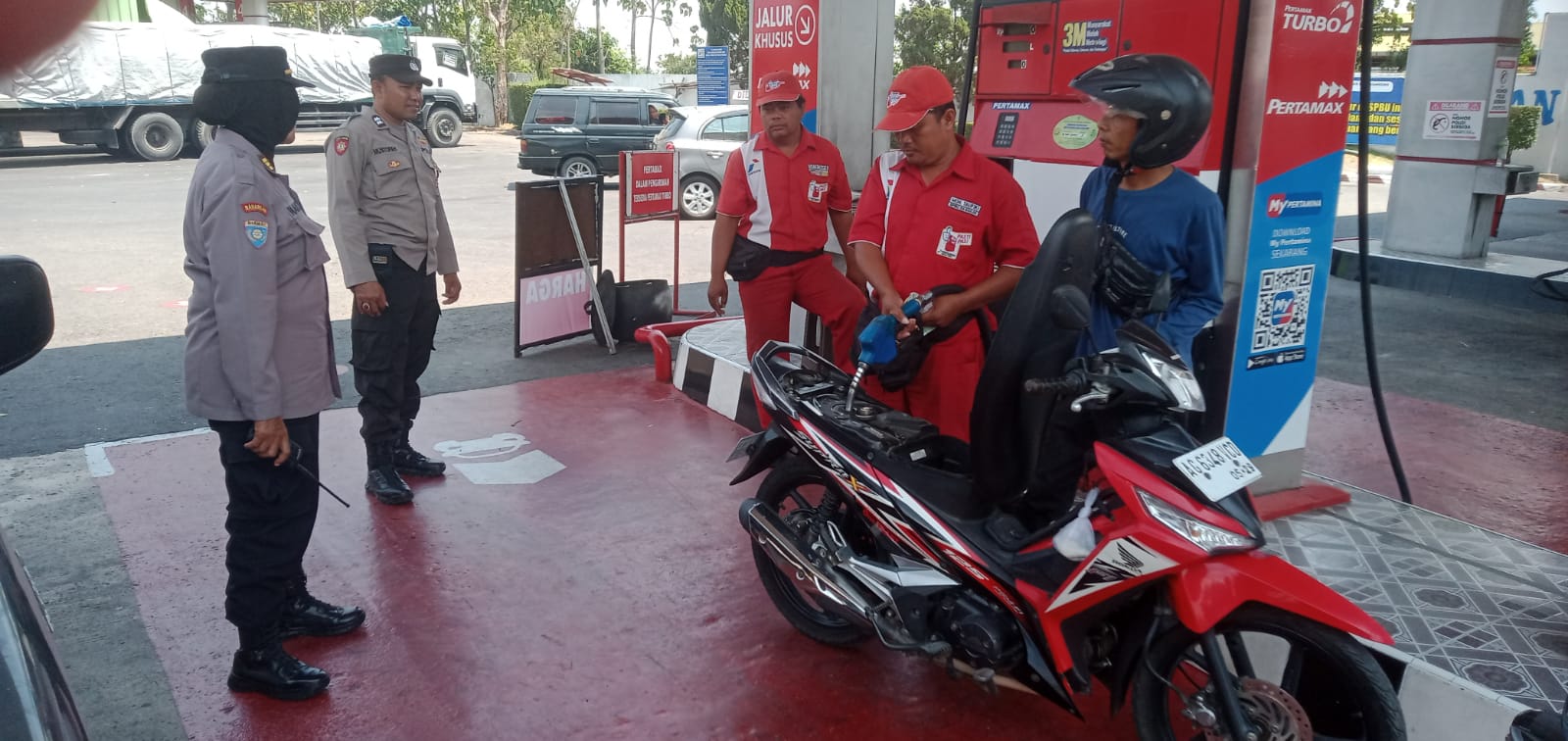Cek Stok BBM, Patroli Samapta Sampaikan Himbauan Kamtibmas