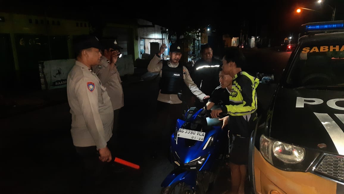 Cegah Gesekan Antar Perguruan Silat, Polsek Jatikalen dan Polsek Patianrowo Laksanakan Patroli Gabungan