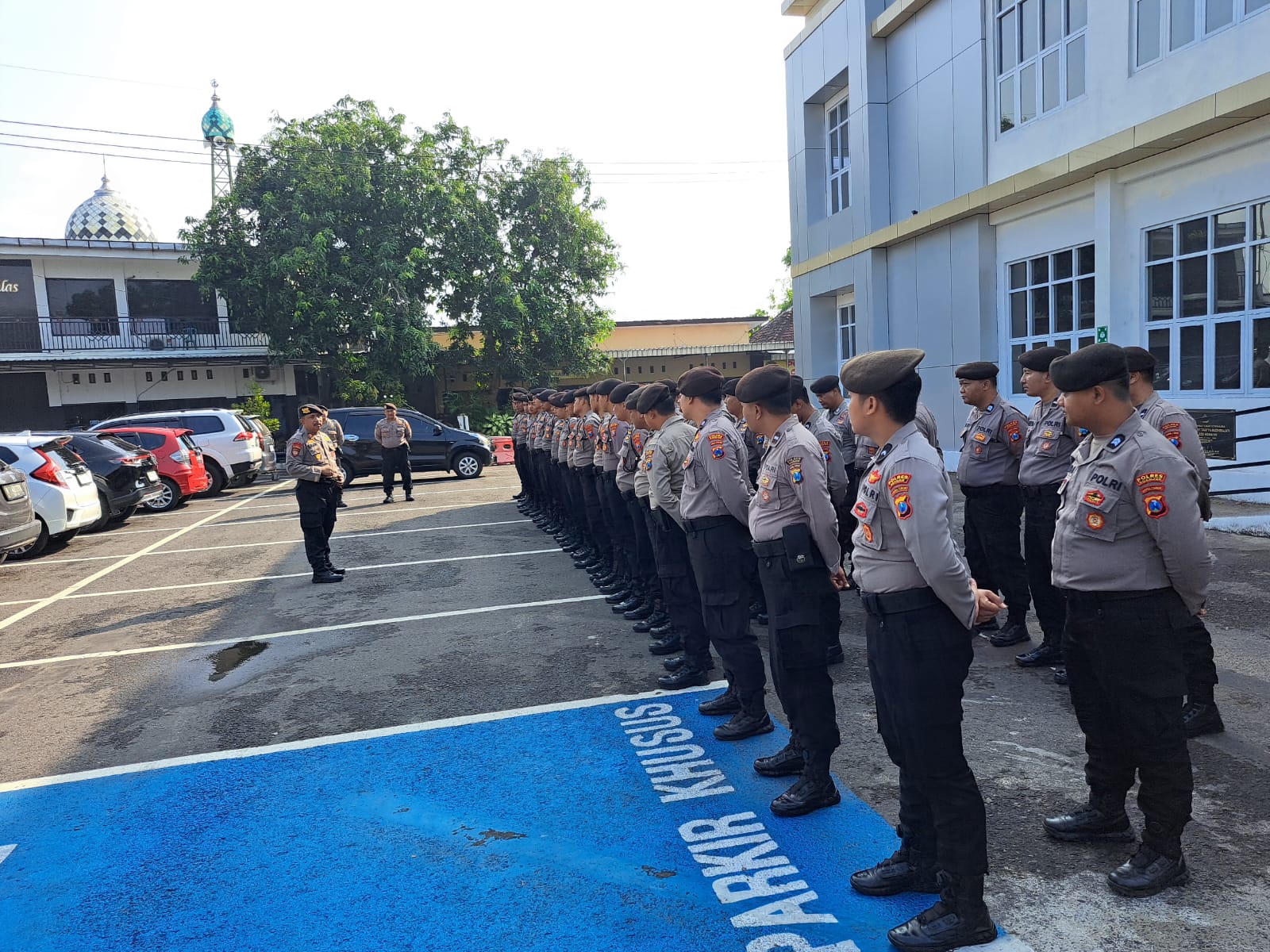 Polres Nganjuk Lakukan Cek Kesiapan Personel dan Perlengkapan Kompi Dalmas
