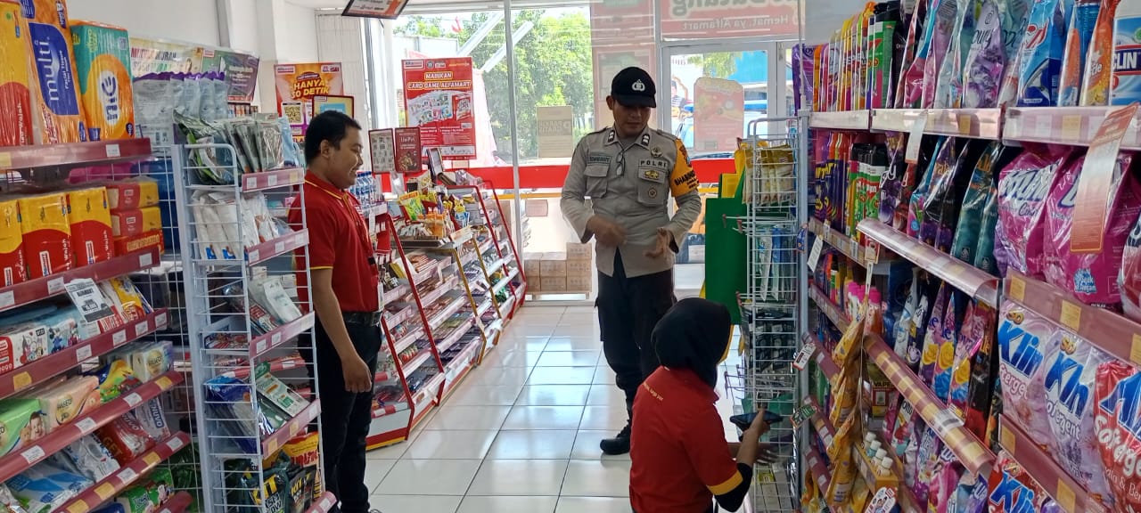 Patroli Alwi Mart Personil Polsek Jatikalen Berikan Himbauan Dan Pesan Kamtibmas