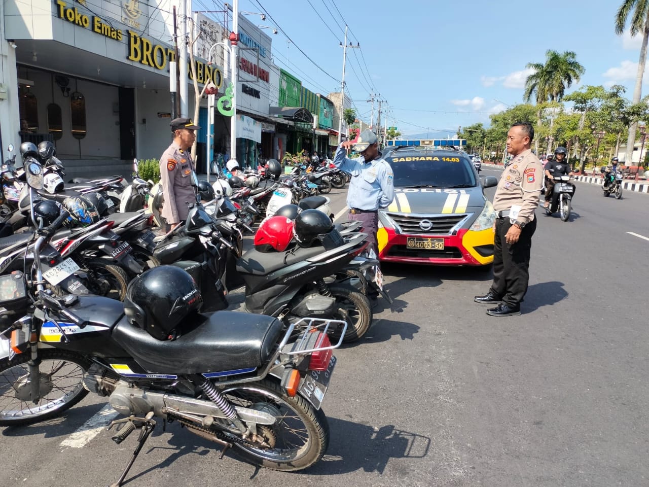 KRYD Polsek Nganjuk Kota Gencar Himbau Juru Parkir untuk Antisipasi Curanmor