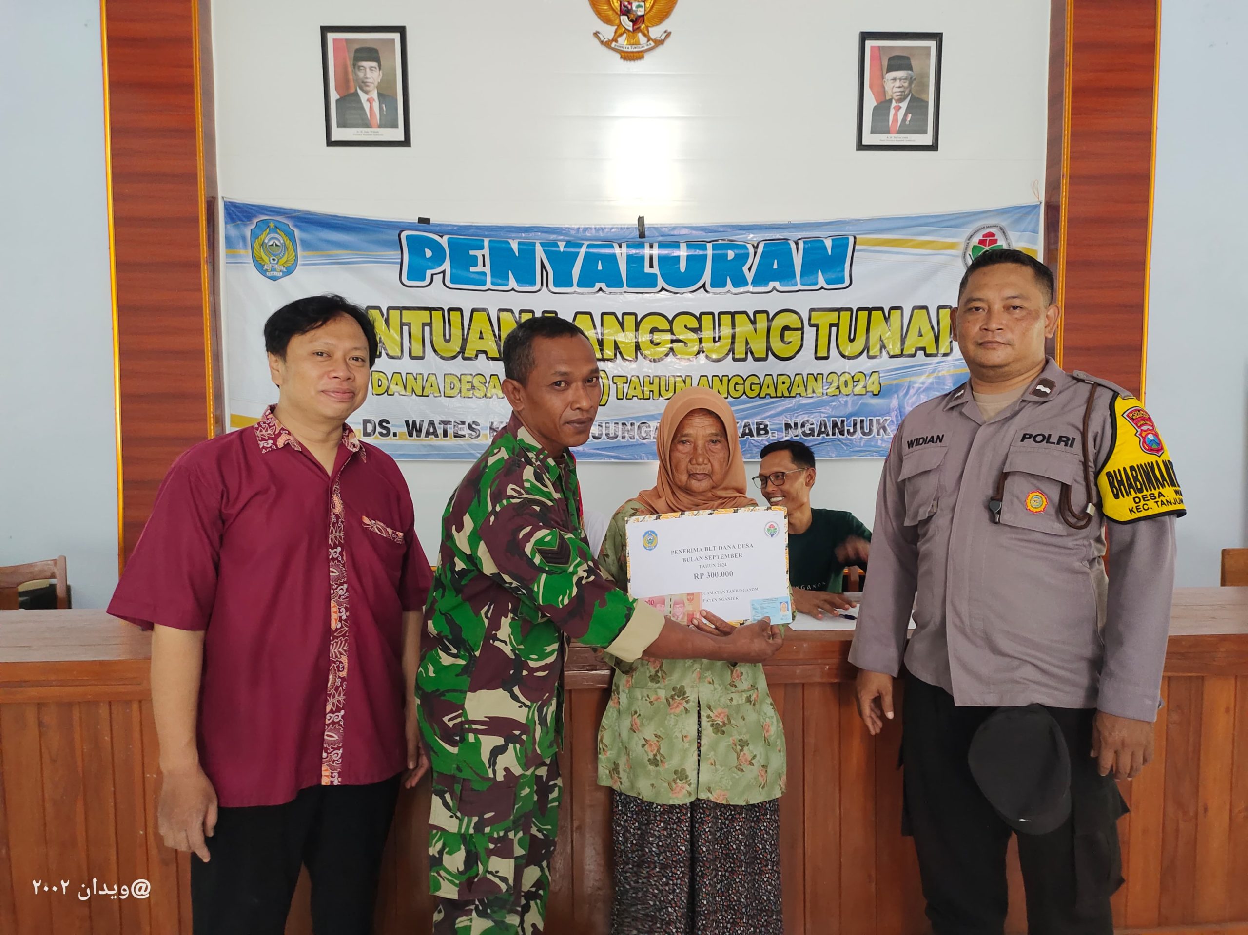 Bhabinkamtibmas Wates Memantau Penyaluran BLT-DD Bulan September