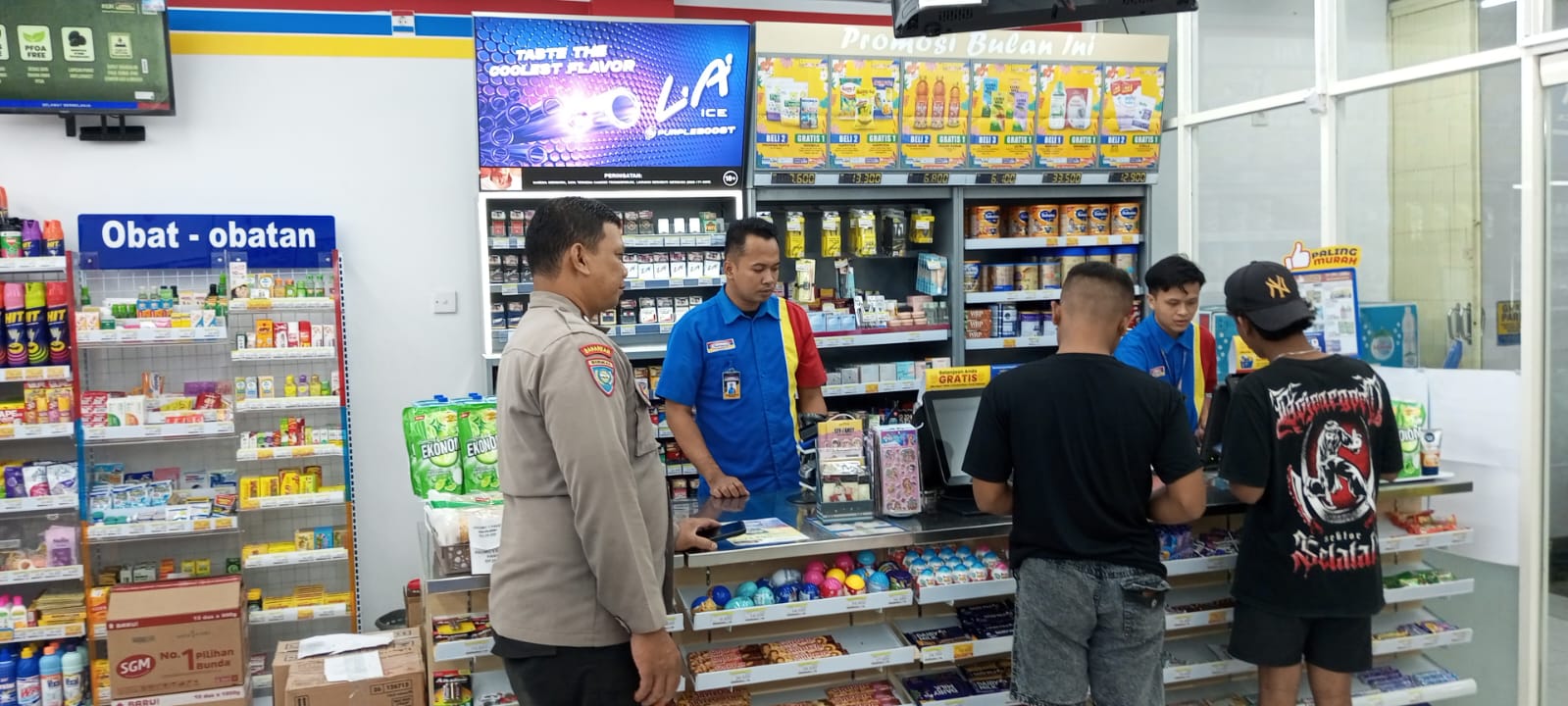 Polsek Jatikalen Patroli Ke Indomaret Jatikalen, Ingatkan Karyawan Waspada dengan kejahatan