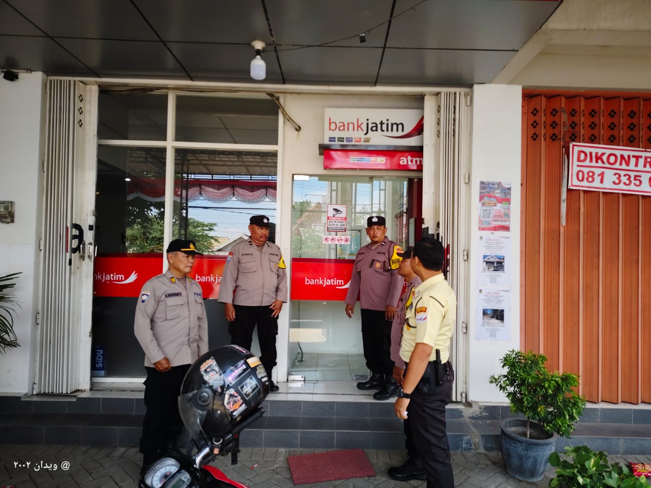 Upaya Tekan Gangguan Kamtibmas, Polsek Warujayeng Rutin Patroli Perbankan