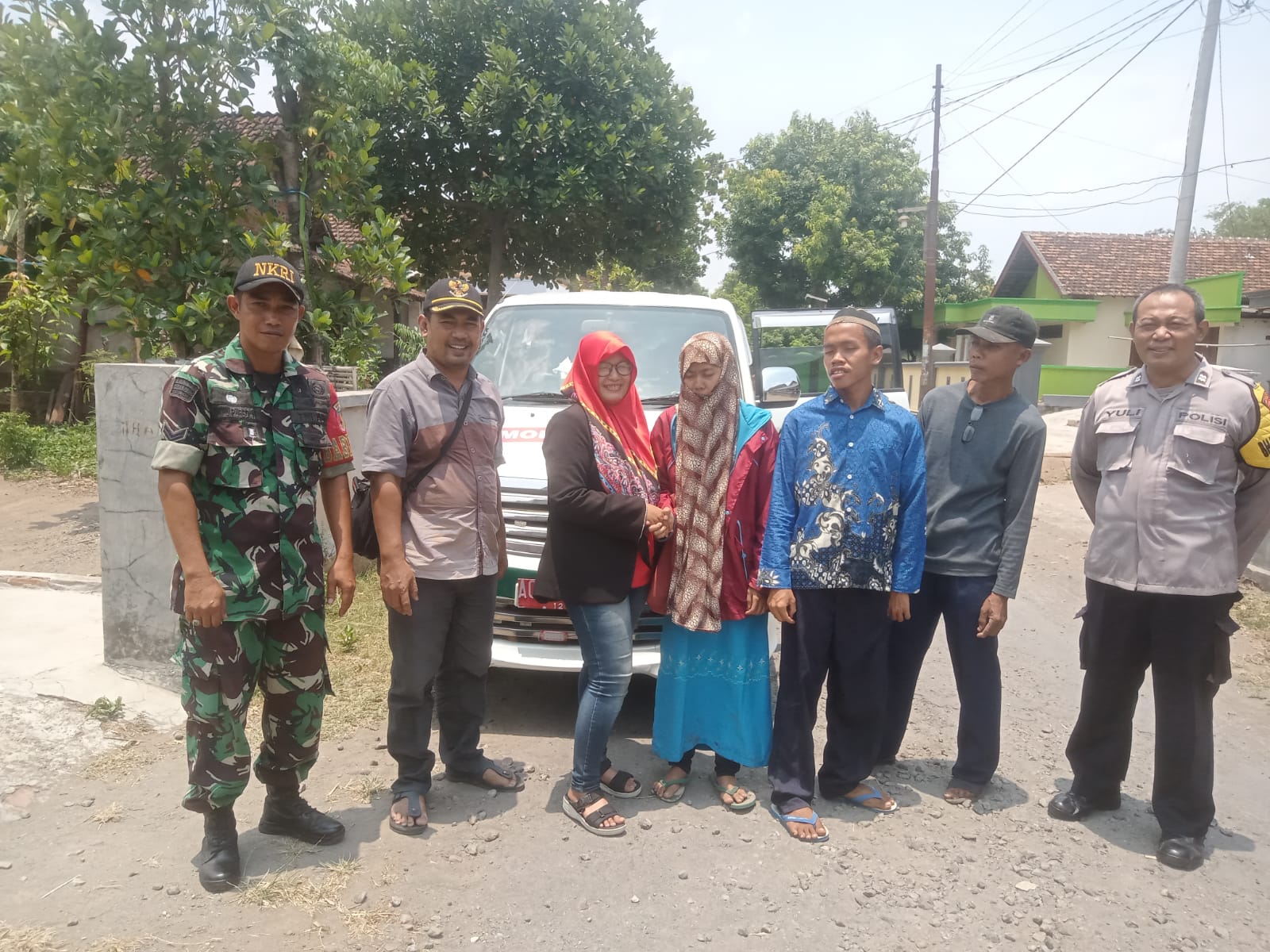 Polres Nganjuk Evakuasi Dua Penderita ODGJ di Desa Kelurahan ke RSJ Menur Surabaya
