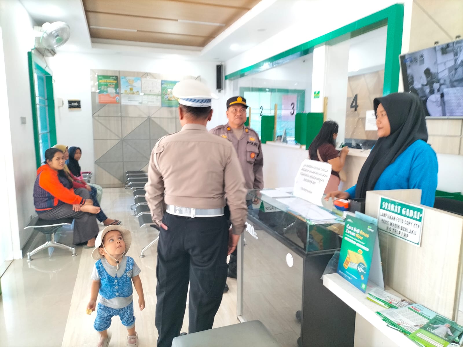 Polsek Kertosono Berikan Himbauan Kamtibmas saat Melaksanakan Patroli di Pegadaian