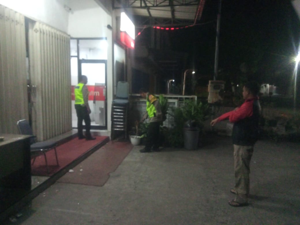 Cegah Tindak Kejahatan di ATM Patroli Polsek Kertosono Berikan Himbauan Kamtibmas