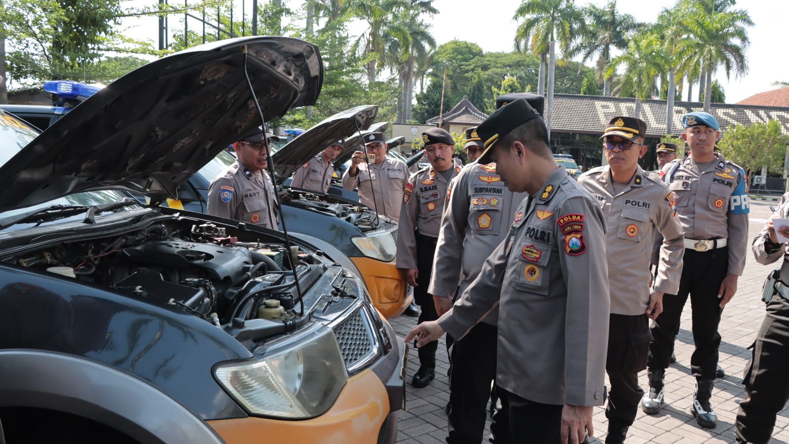 Polres Nganjuk Bersama Rolog Polda Jatim Lakukan Pengecekan Kesiapan Kendaraan Dinas dan Alat material khusus