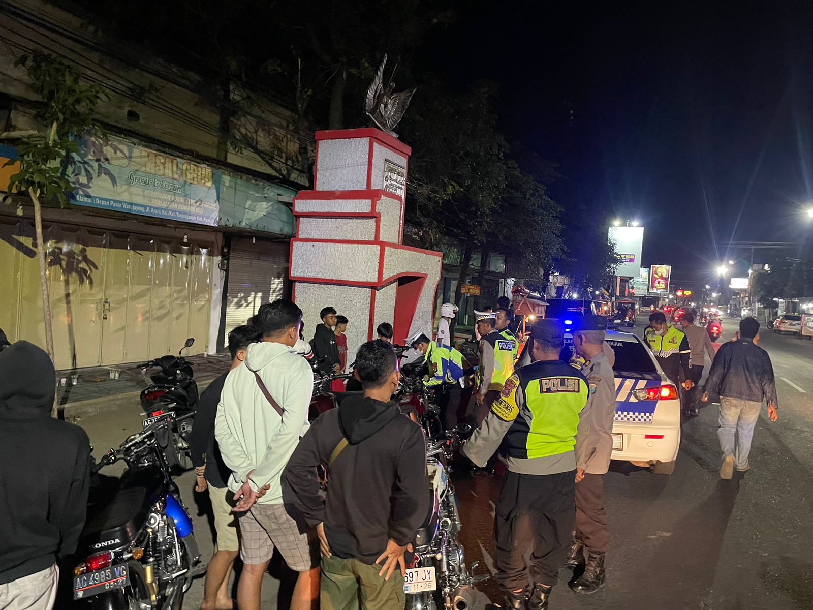 Polsek Warujayeng Kandangkan Sejumlah Kendaraan Tak Sesui Ketentuan