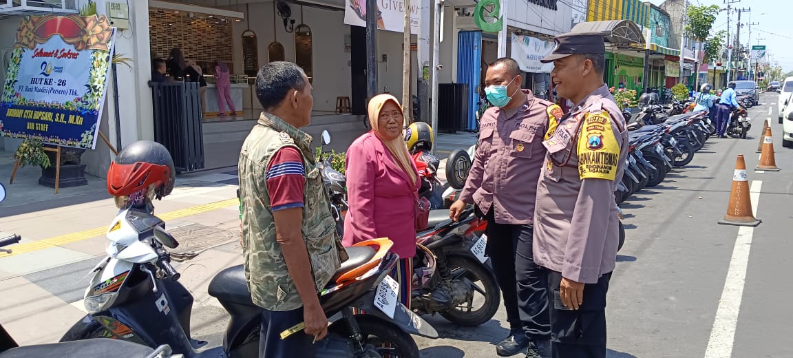 Antisipasi Aksi Curanmor, Regu Siaga Polsek Nganjuk Kota Gelar Patroli Harkamtibmas dan Himbau Warga di Jl. A. Yani