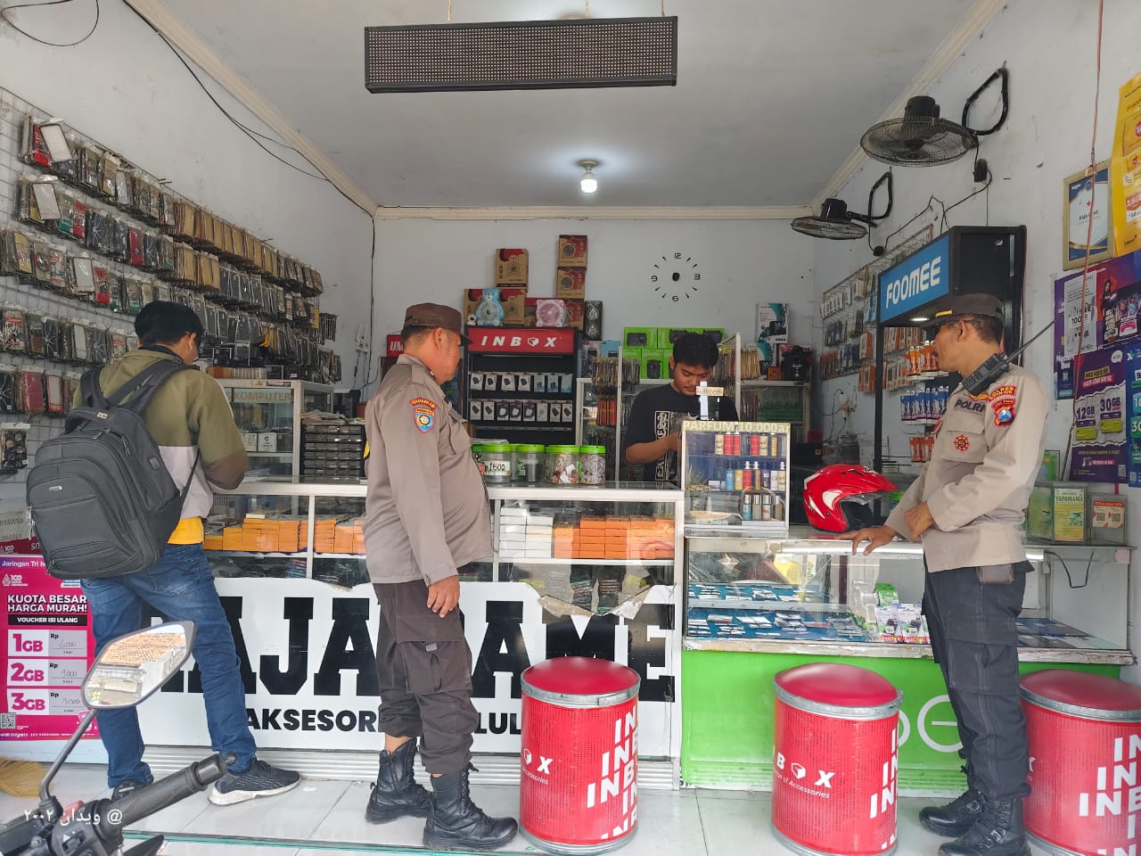 Polisi Warujayeng Beri Himbauan Pengusaha Counter HP Agar Tidak Menerima Barang Hasil Kejahatan