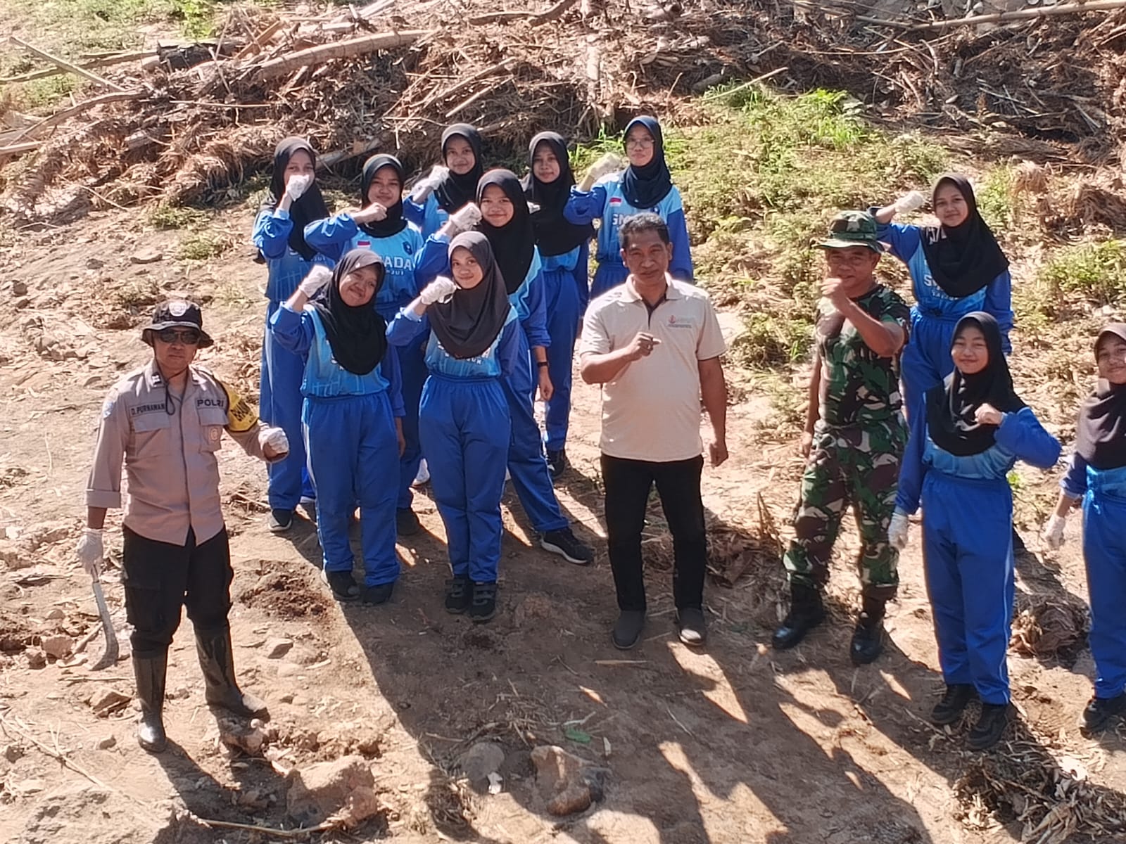 Kegiatan Bhakti Sosial di Sungai Ploso untuk Antisipasi Banjir