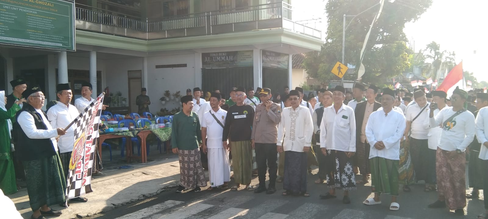 Polres Nganjuk Amankan Jalan Santai Hari Santri Nasional tahun 2024