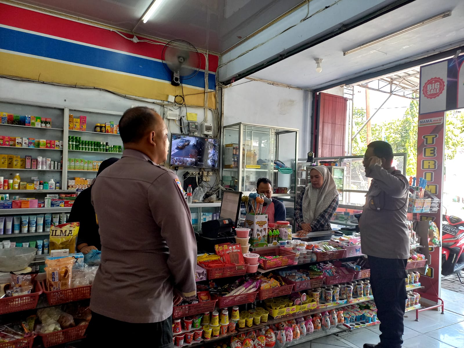 Patroli Indomaret Personil Polsek Jatikalen Berikan Himbauan Dan Pesan Kamtibmas