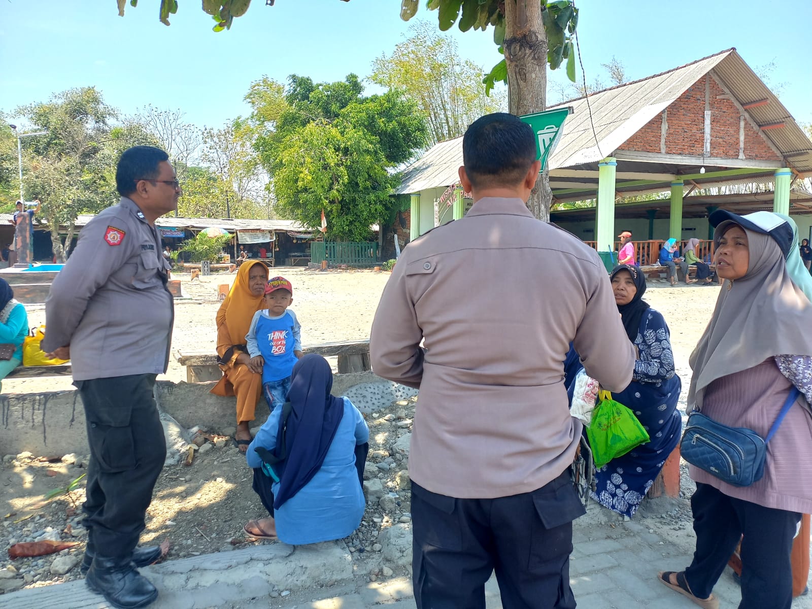 Polsek Jatikalen Gelar Patroli di Wisata Pemandian Air Panas Bayu Biru