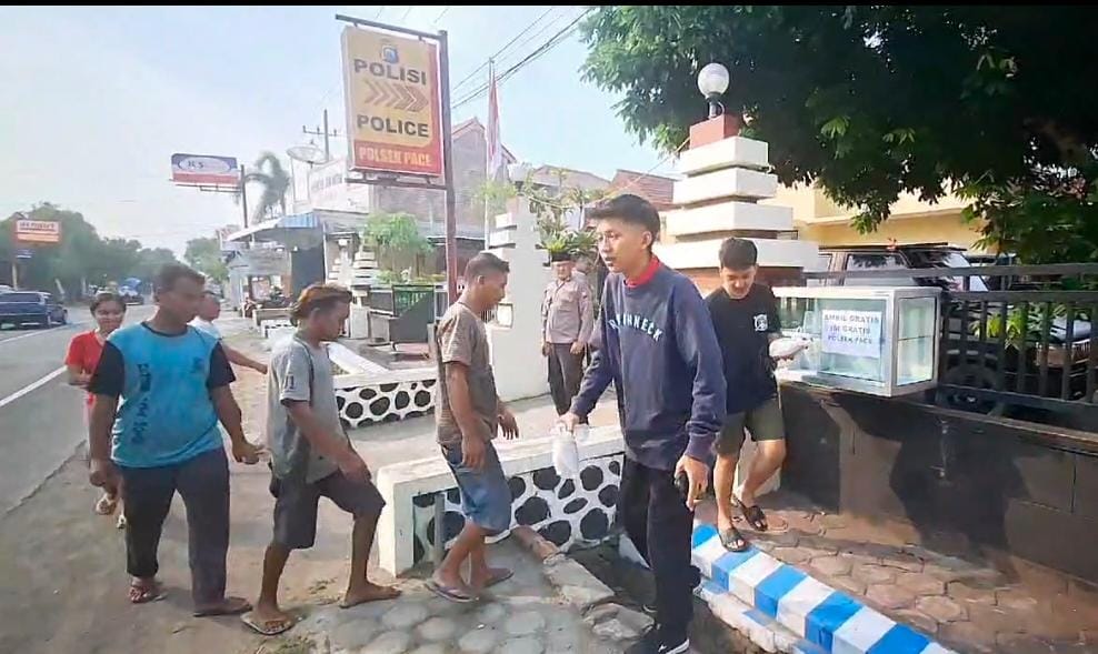 Polsek Pace Gelar Program Jumat Berkah, Wujud Kepedulian Polri terhadap Masyarakat