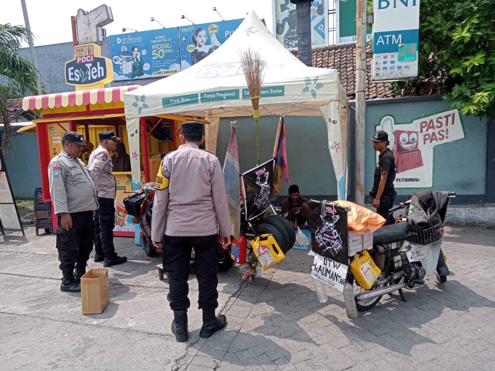 Resahkan Warga, Polsek Warujayeng Himbau Pemuda Punk Tidak Minta-Minta di SPBU
