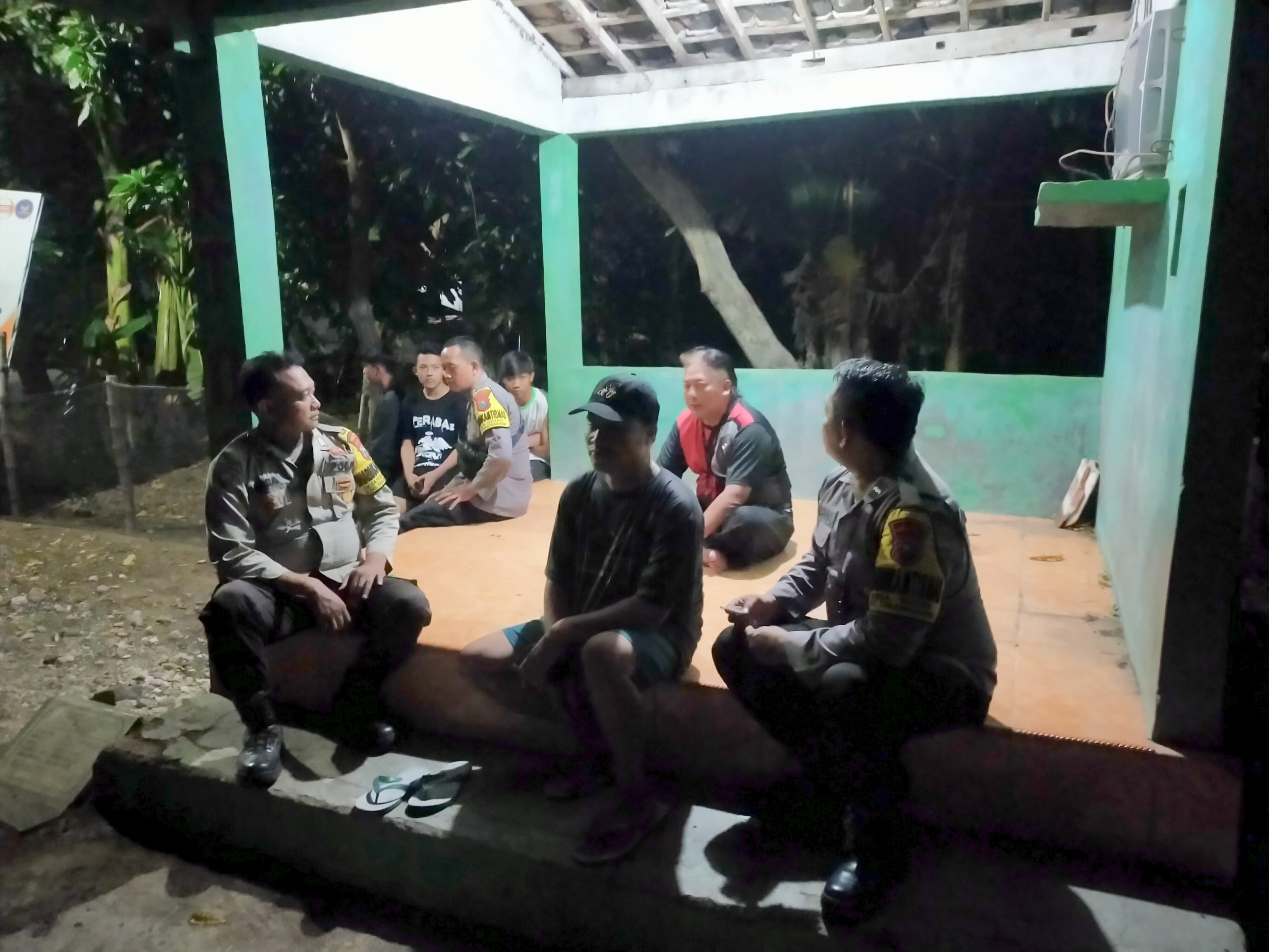 Patroli Polsek Warujayeng Ajak Warga Tingkatkan Kesadaran Menjaga Kamtibmas
