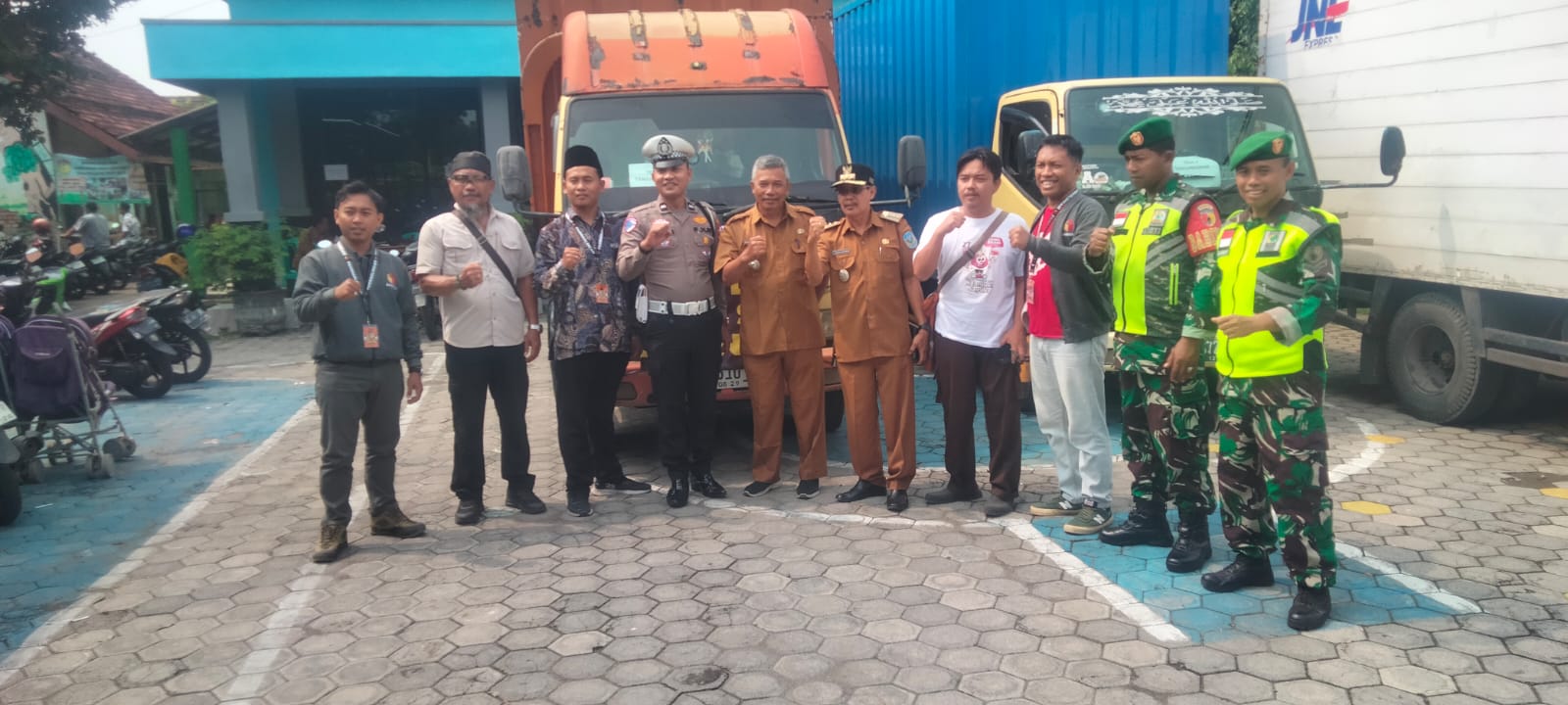 Polsek Warujayeng Kawal Distribusi Surat Suara Pilkada 2024
