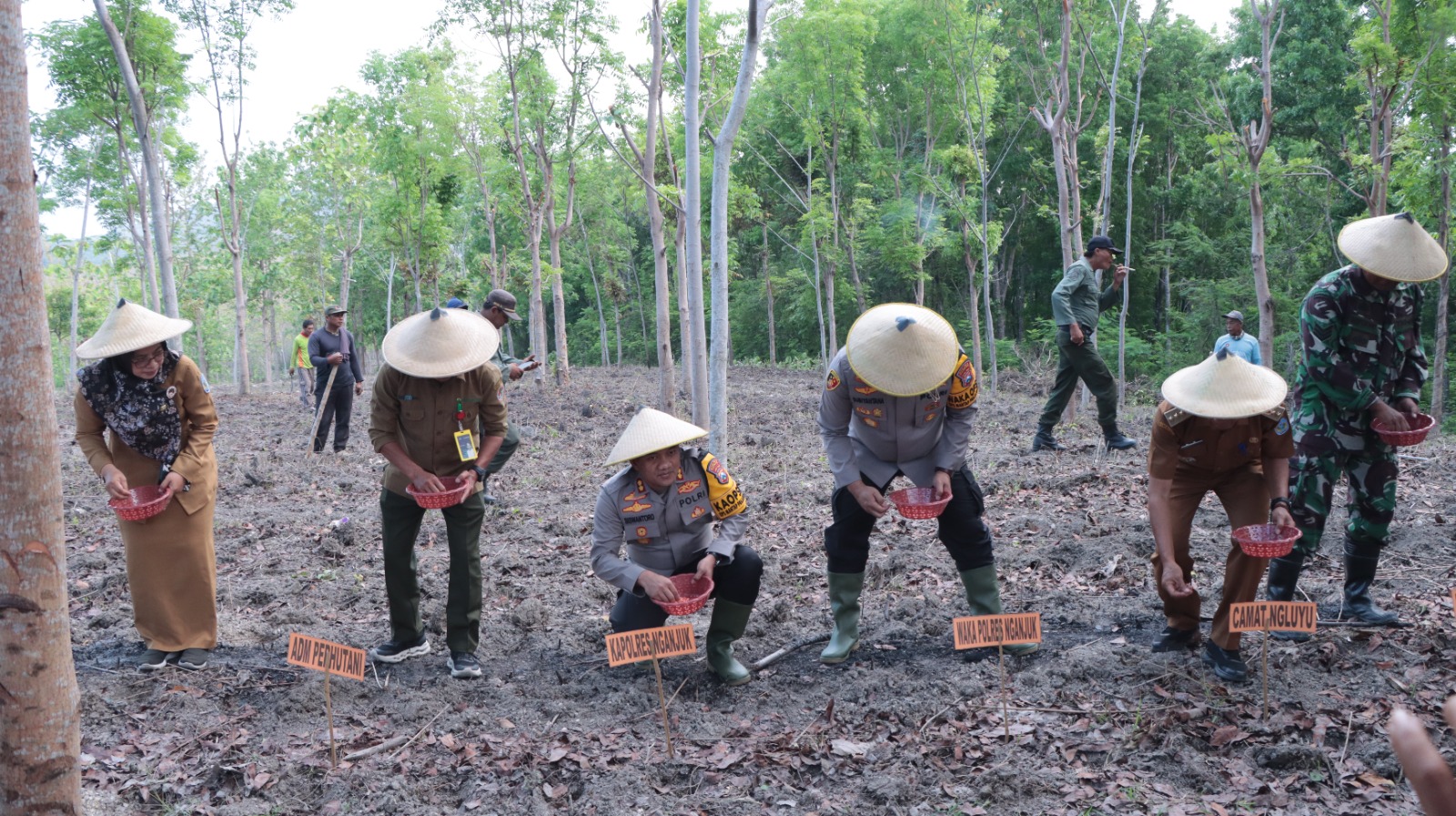 Polres Nganjuk Dorong Ketahanan Pangan Melalui Penanaman Jagung dan Budidaya Ikan di Lahan 12,2 Hektare