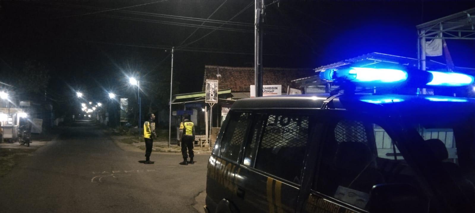 Patroli Pemukiman Cegah Tindak Kejahatan Saat Dini Hari
