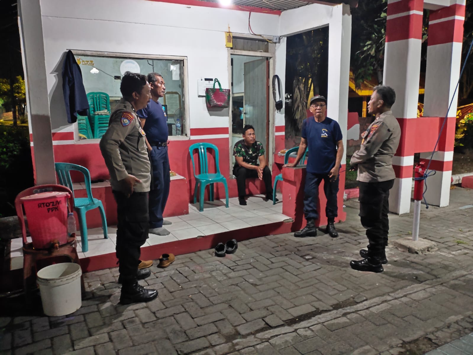 Personel Patroli Polsek Nganjuk Kota Ajak Warga Kampanyekan Pilkada Damai Lewat Kegiatan Cooling System