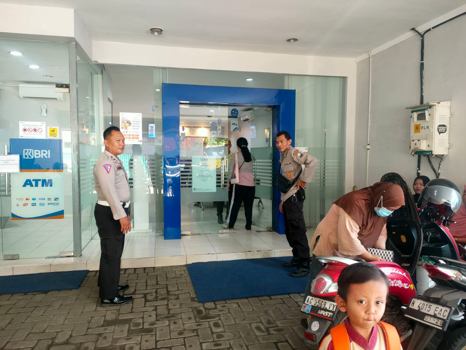Cegah Tindak Kejahatan di ATM Patroli Polsek Kertosono Berikan Himbauan Kamtibmas