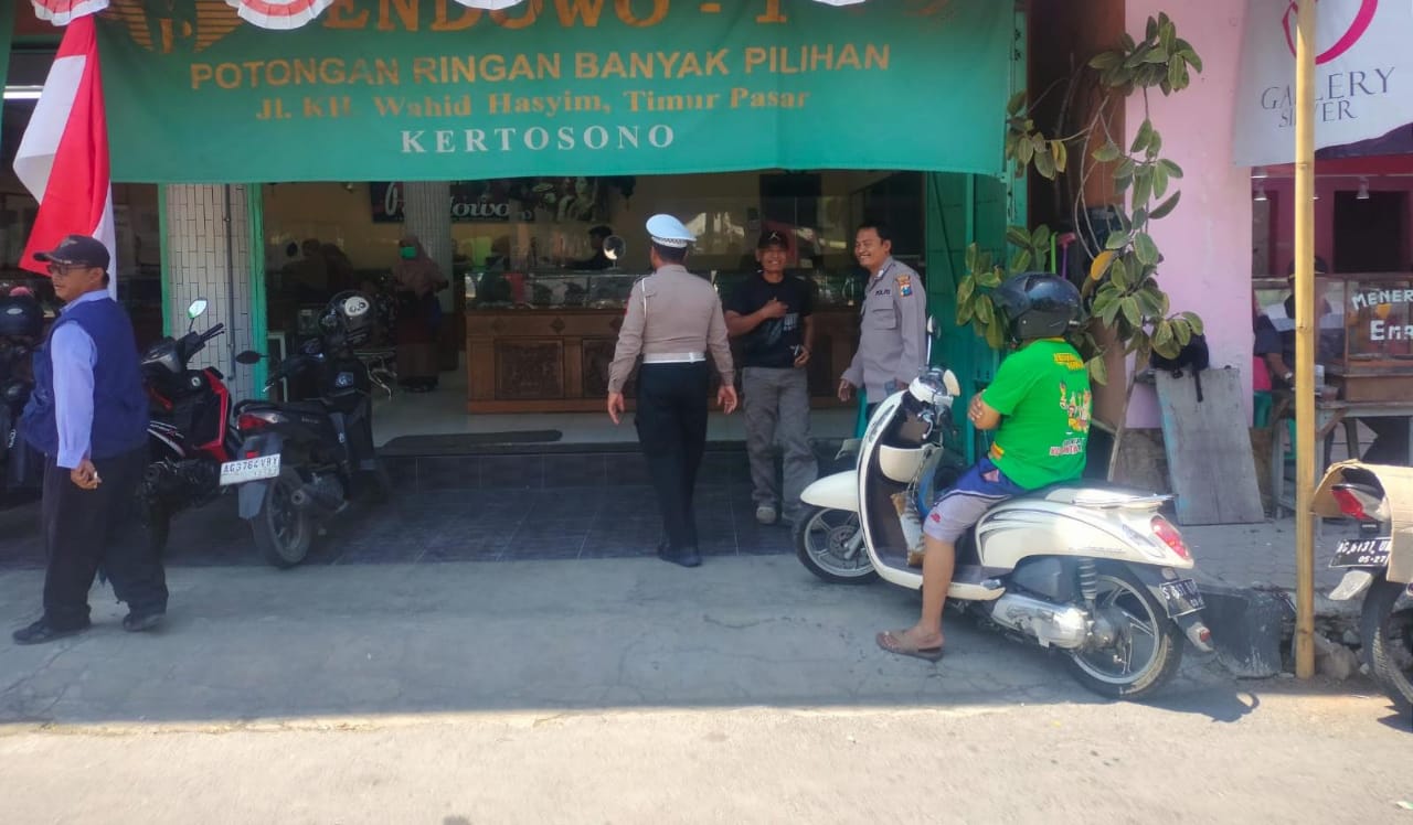 Antisipasi Tindak Kejahatan Personil Polsek Kertosono Patroli Toko Emas