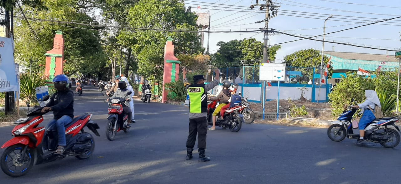 Pelayanan Prima Anggota Polsek Nganjuk Kota Dengan Penampilan Pagi