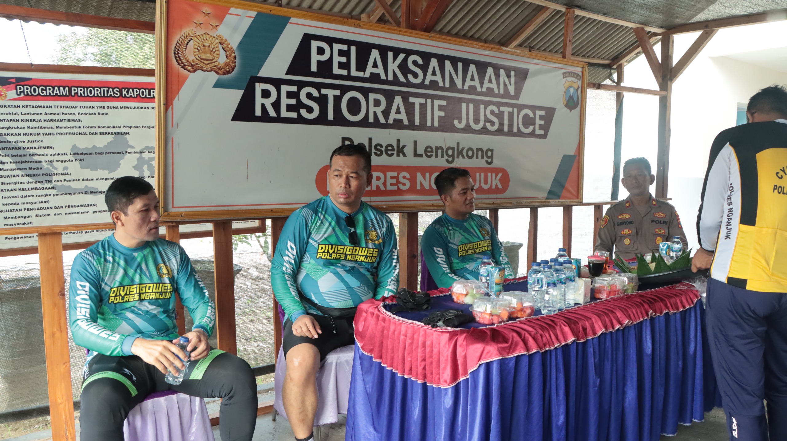 Kapolres Nganjuk Gowes ke Polsek Lengkong, Berikan Arahan Langsung ke Jajaran