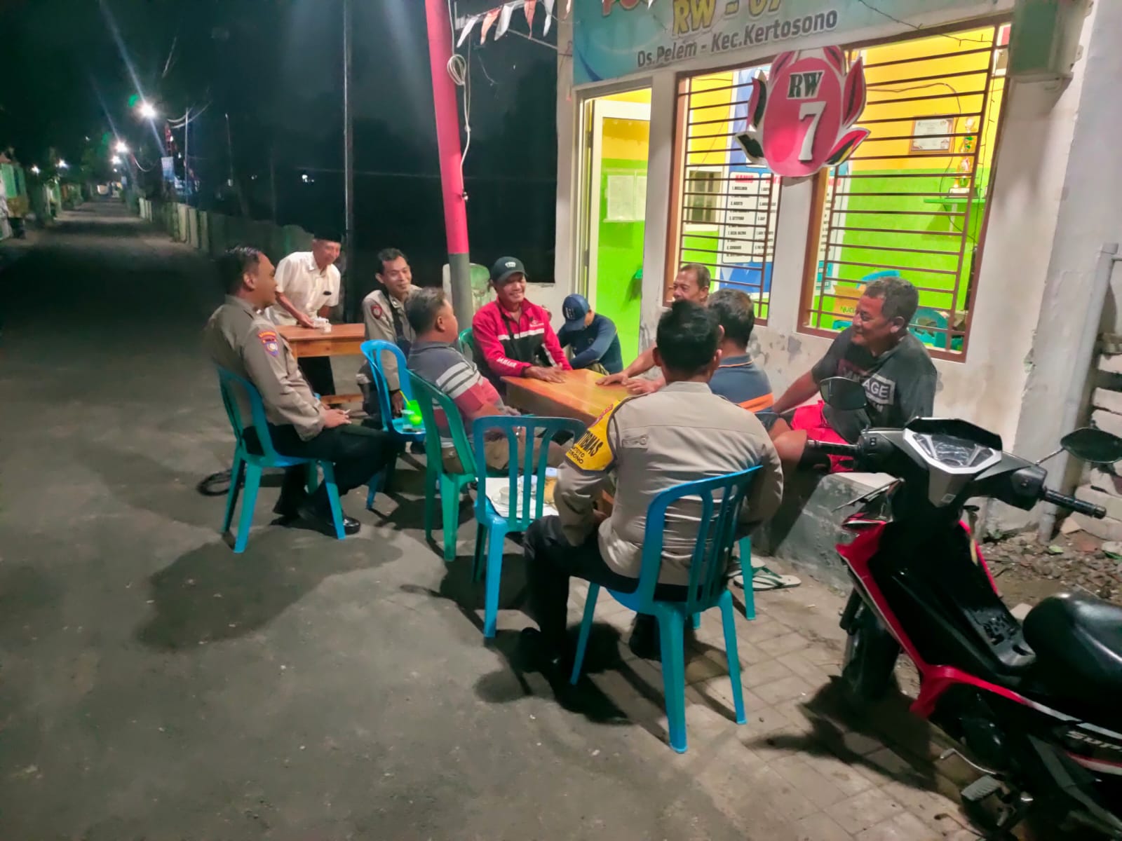 Patroli Blue Light Polsek Kertosono Himbau Warga Jaga Pos Kamling