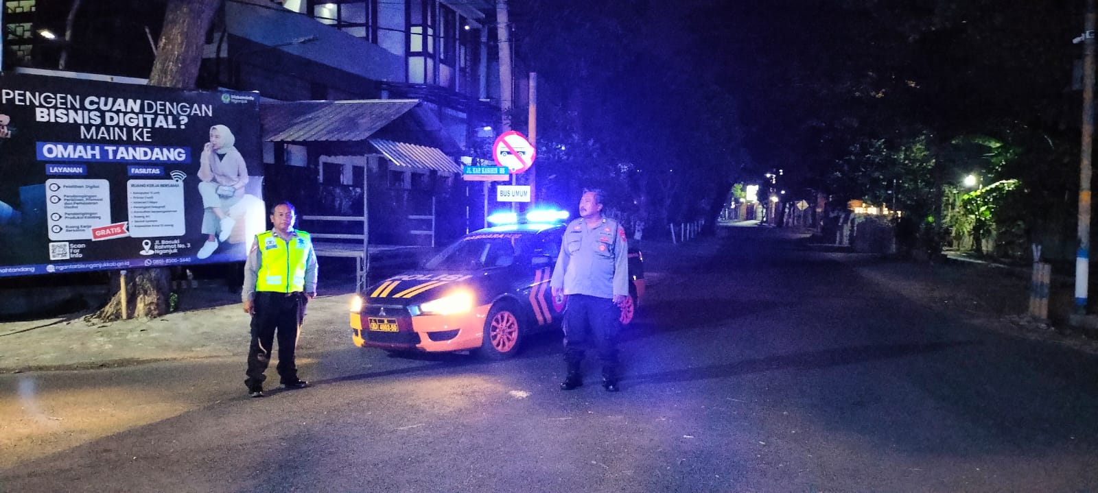Upaya Mencegah Balap Liar dan Gesekan Antar Pemuda, Personil Patroli Polsek Nganjuk Kota Gelar Patroli Blue Light
