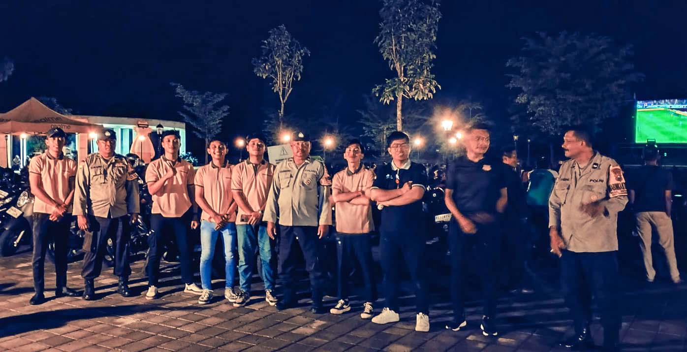 Patroli di Taman Warujunction, Personel Polsek Warujayeng Ajak Pengunjung Ciptakan Pilkada Damai
