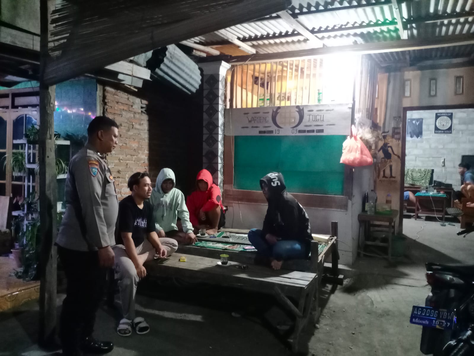 Bhabinkamtibmas Sambang Pemuda Untuk Sampaikan Pesan Kamtibmas