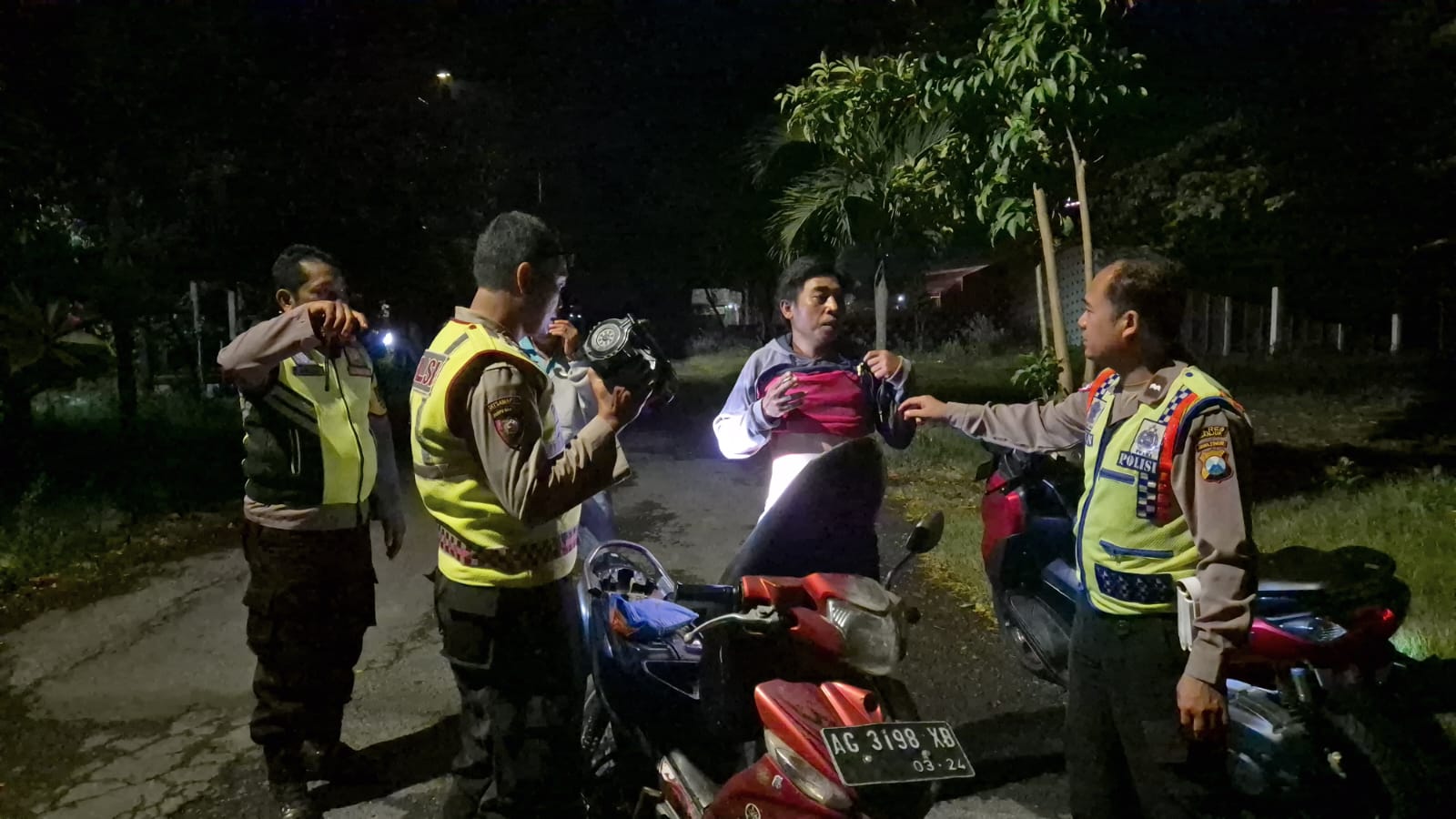 Jelang Tahun Baru Polsek Kertosono Intensifkan Patroli Stop, Riksa, dan Geledah