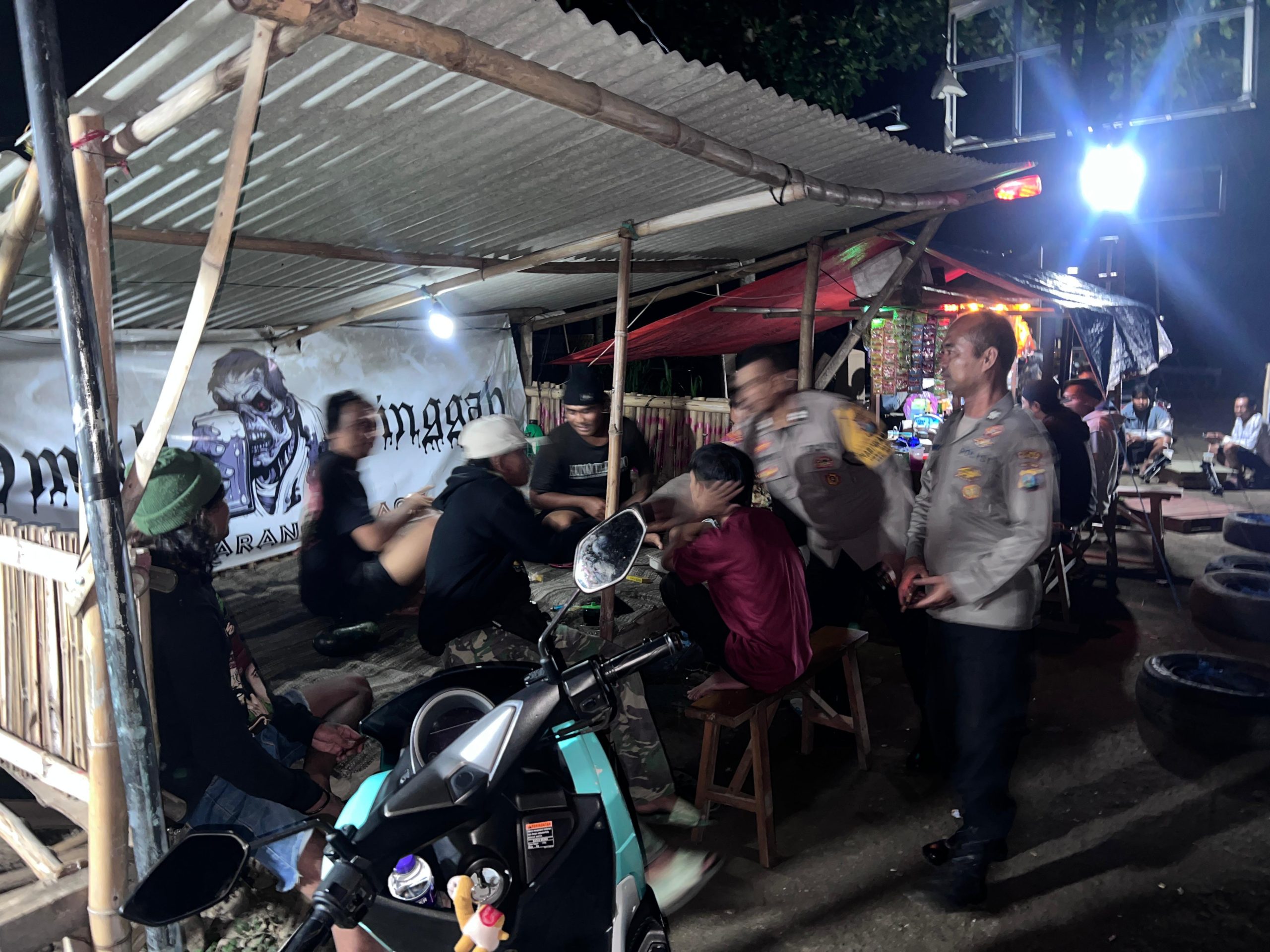 Brikan Rasa Aman, Polsek Jatikalen Gelar Patroli Dialogis dengan Pemuda Di Malam Hari