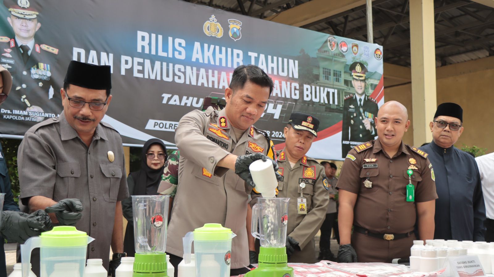 Polres Nganjuk Gelar Konferensi Pers Akhir Tahun 2024 dan Pemusnahan Barang Bukti