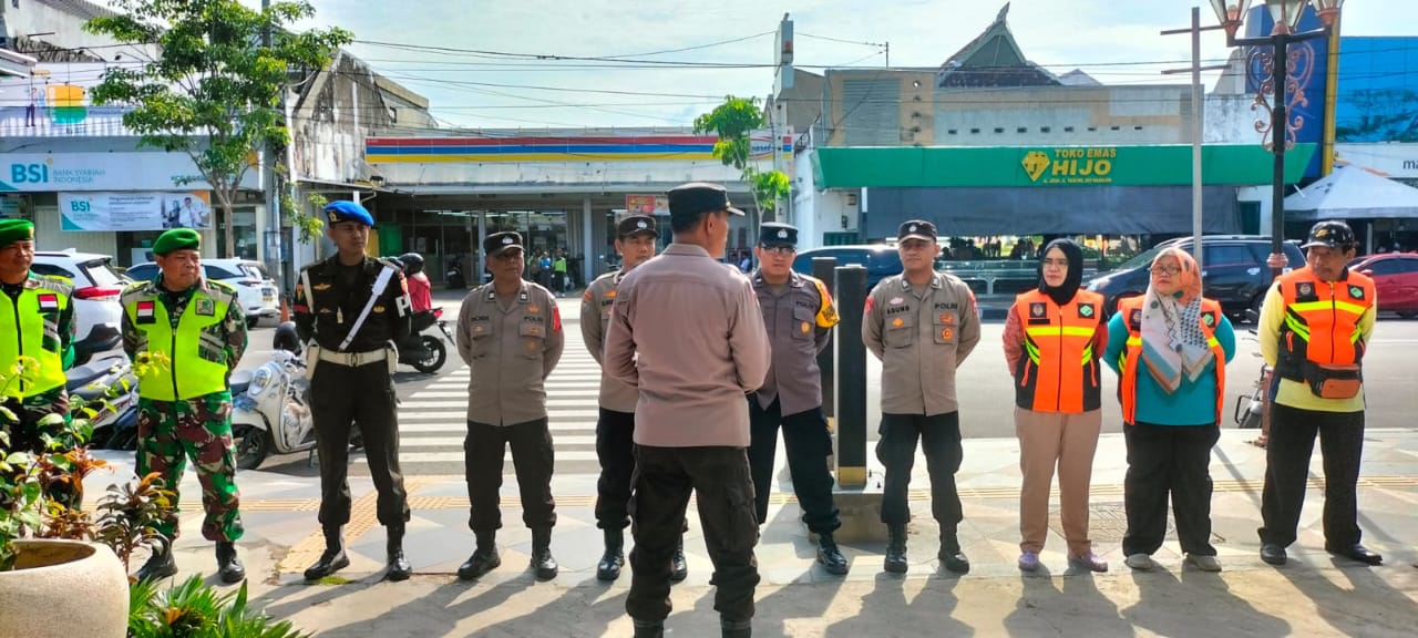 Giat Apel Gabungan Pengamanan Operasi Lilin Semeru 2024 di Pos Terpadu Taman Nyawiji Nganjuk