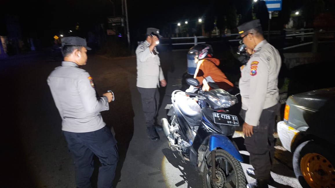 Cegah Gesekan Antar Perguruan Silat, Polsek Jatikalen dan Polsek Patianrowo Laksanakan Patroli Gabungan