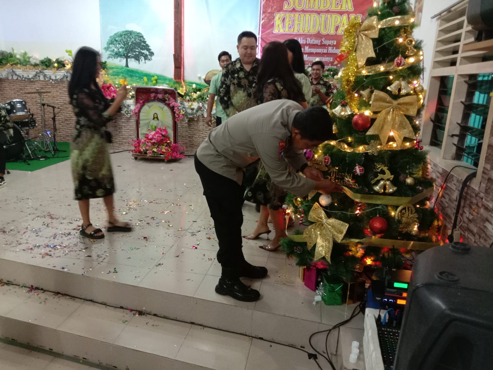 Sambut Natal, Polsek Warujayeng Amankan Pelaksanaan Ibadah di GPDI Warujayeng