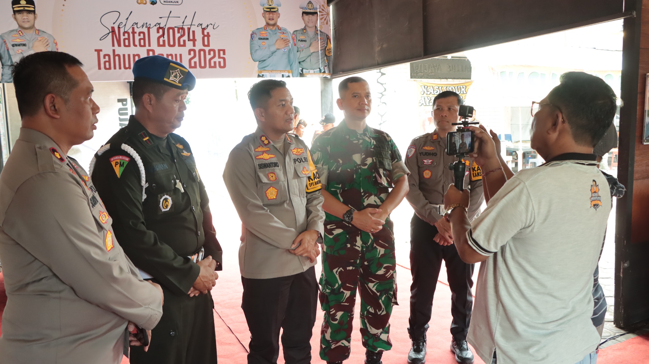 Kapolres Nganjuk dan Forkopimda Tinjau Kesiapan Pos Pengamanan Operasi Lilin 2024