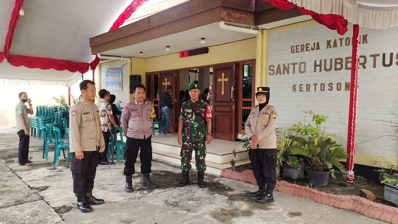 Pastikan Aman, Polsek Kertosono bersinergi dengan Koramil 0810/06 Kertosono amankan Giat Gereja
