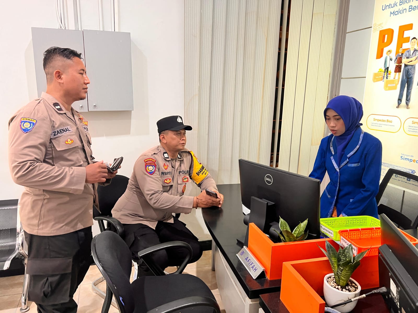 Patroli dialogis berikan himbauan kamtibmas di Perbankan BRI unit Jatikalen