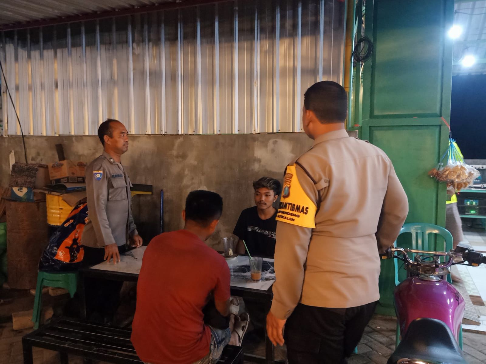 Polsek Jatikalen Patroli Malam Hari Guna Antisipasi Gangguan Kamtibmas