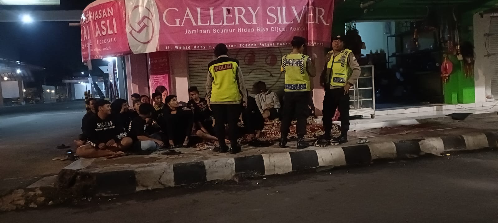 Patroli Blue Light Polsek Kertosono Himbau Pemuda Yang Nongkrong