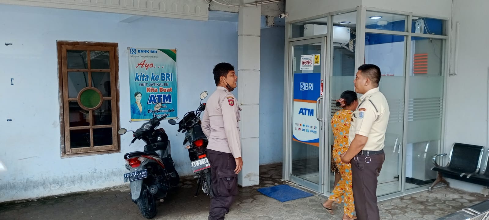 Patroli dialogis berikan himbauan kamtibmas di Perbankan BRI unit Jatikalen