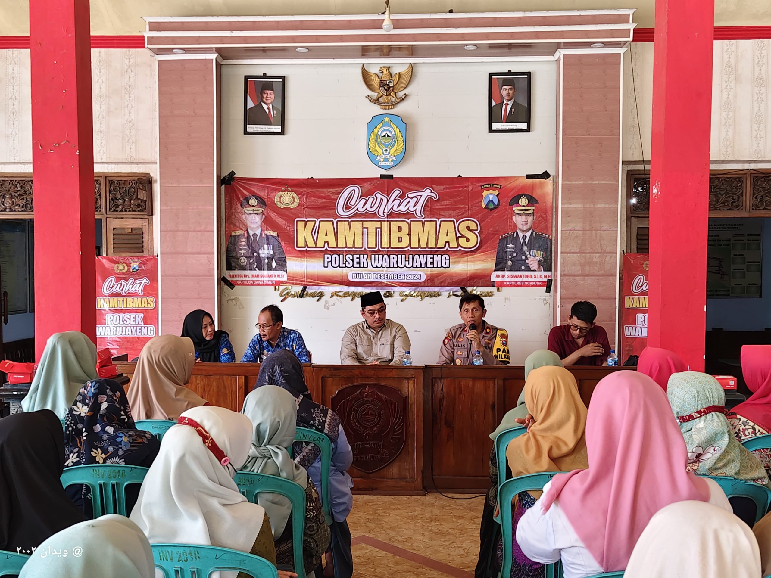 Kapolsek Warujayeng Gelar Curhat Kamtibmas di Balai Desa Kampungbaru